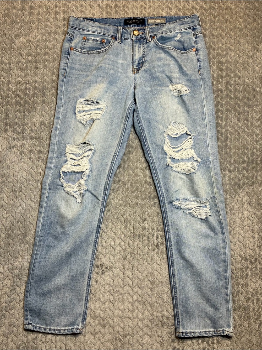 Aeropostale Designed in NYC Light Wash Ripped Boyfriend Jeans women’s size 4